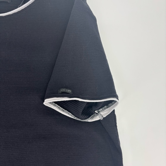Joe's Jeans NWT Black and Grey Horizontal Ribbed Short Sleeve Cotton Tee, Medium - Picture 6 of 16
